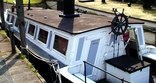 houseboat